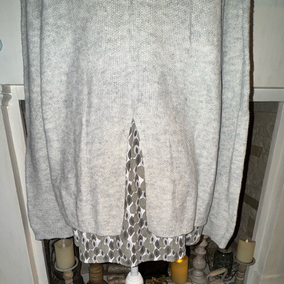 Coin 1804 Gray Split Back Leaf Print Shirttail Hem Sweater Size XL GUC - Picture 7 of 12